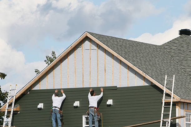 Professional Siding technician working in Lehigh Acres, FL